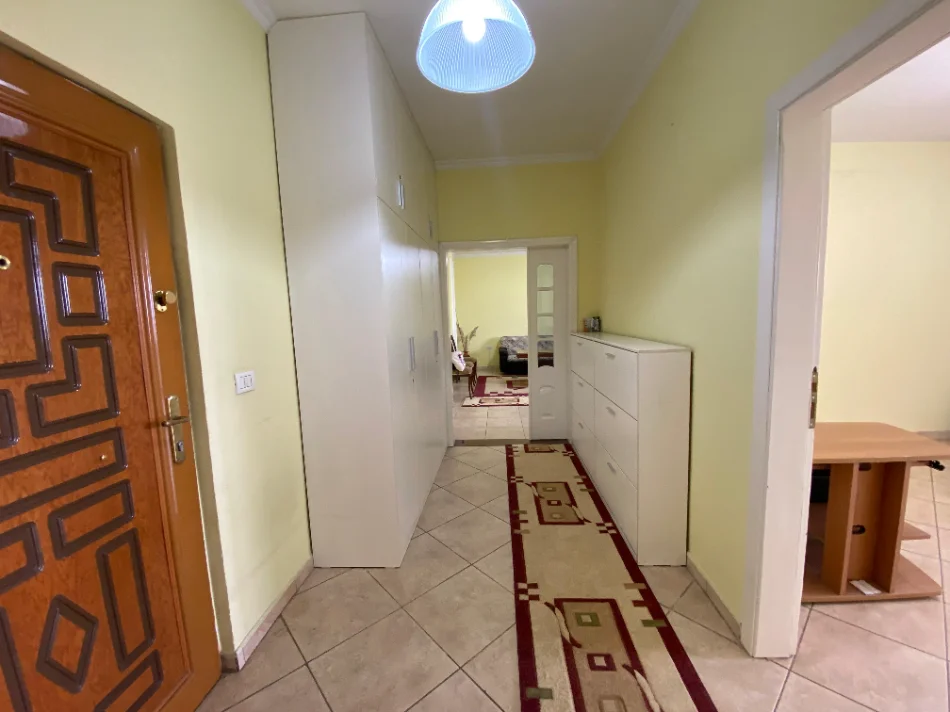 Tirane, shitet apartament 2+1+Ballkon Kati 8, 105 m² 220.000 € (Pazari i Ri)