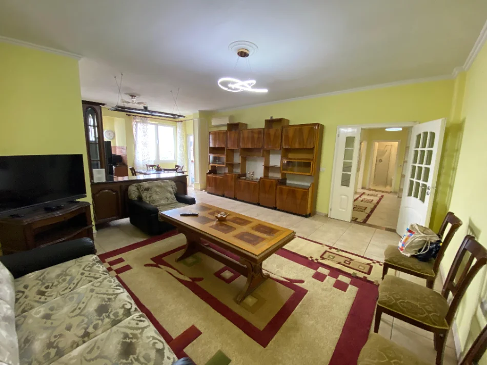 Tirane, shitet apartament 2+1+Ballkon Kati 8, 105 m² 220.000 € (Pazari i Ri)