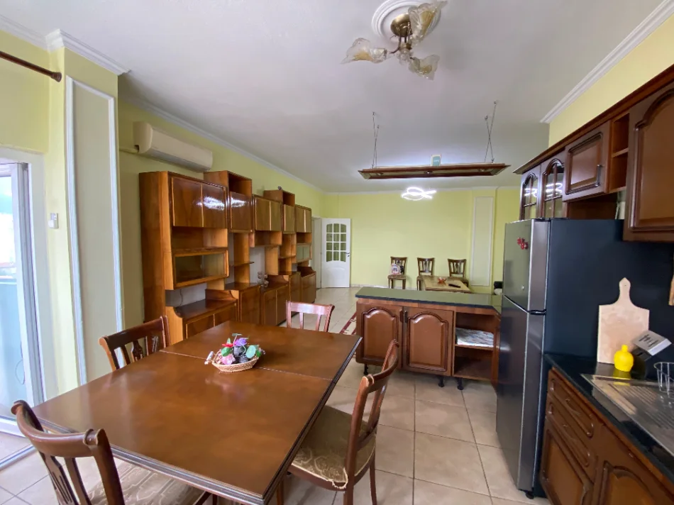 Tirane, shitet apartament 2+1+Ballkon Kati 8, 105 m² 220.000 € (Pazari i Ri)