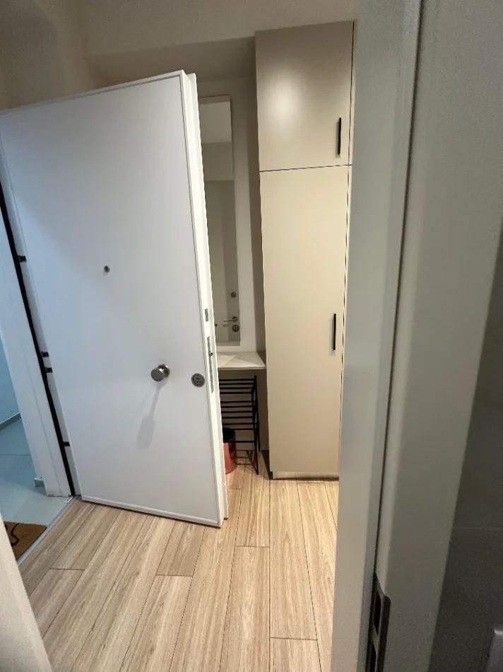 Tirane, shitet apartament 1+1+Ballkon Kati 2, 1 m² 890.001 €