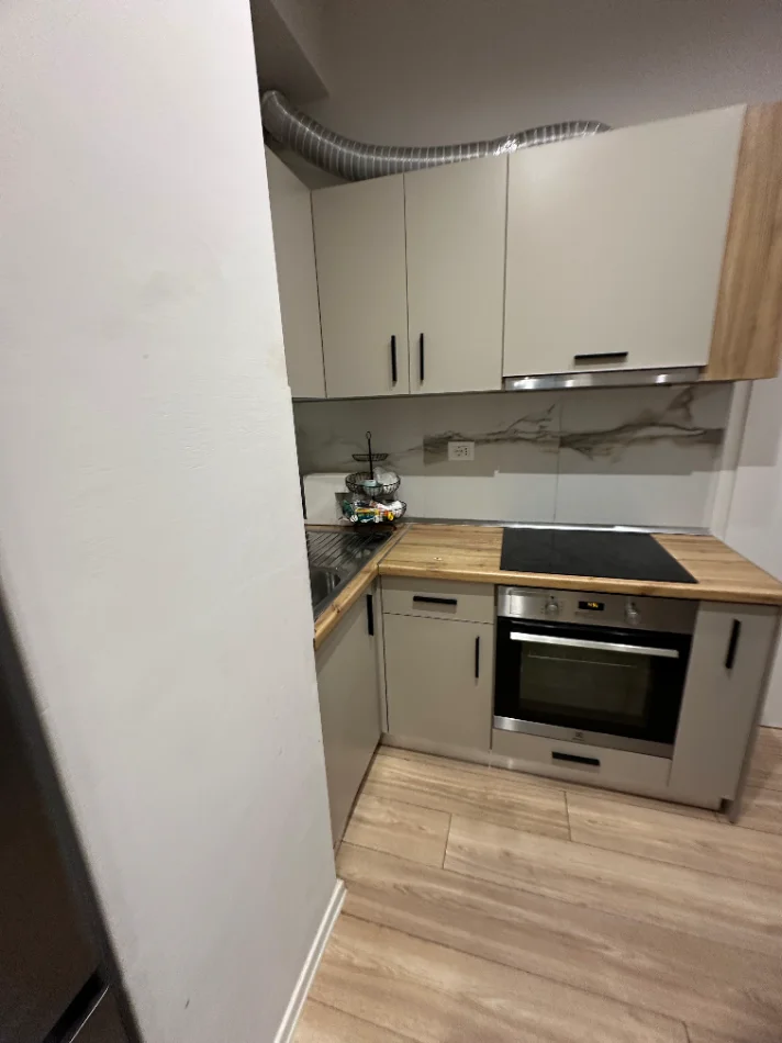 Tirane, shitet apartament 1+1+Ballkon Kati 2, 1 m² 890.001 €