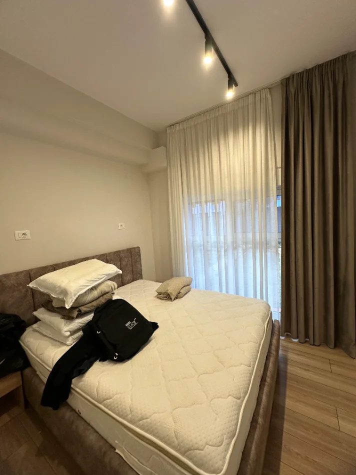 Tirane, shitet apartament 1+1+Ballkon Kati 2, 1 m² 890.001 €