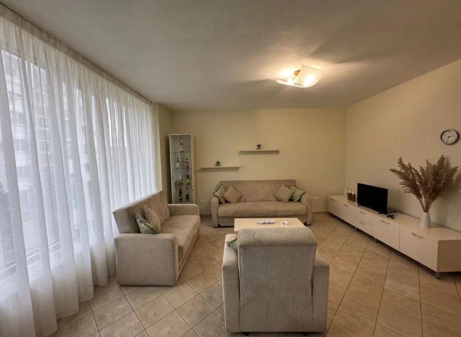 Tirane, jepet me qera 1+1 Kati 3, 550 € 