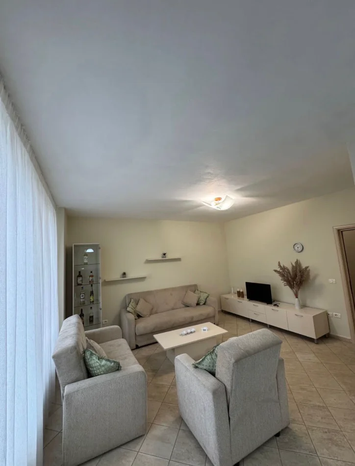 Tirane, jepet me qera 1+1 Kati 3, 550 € 