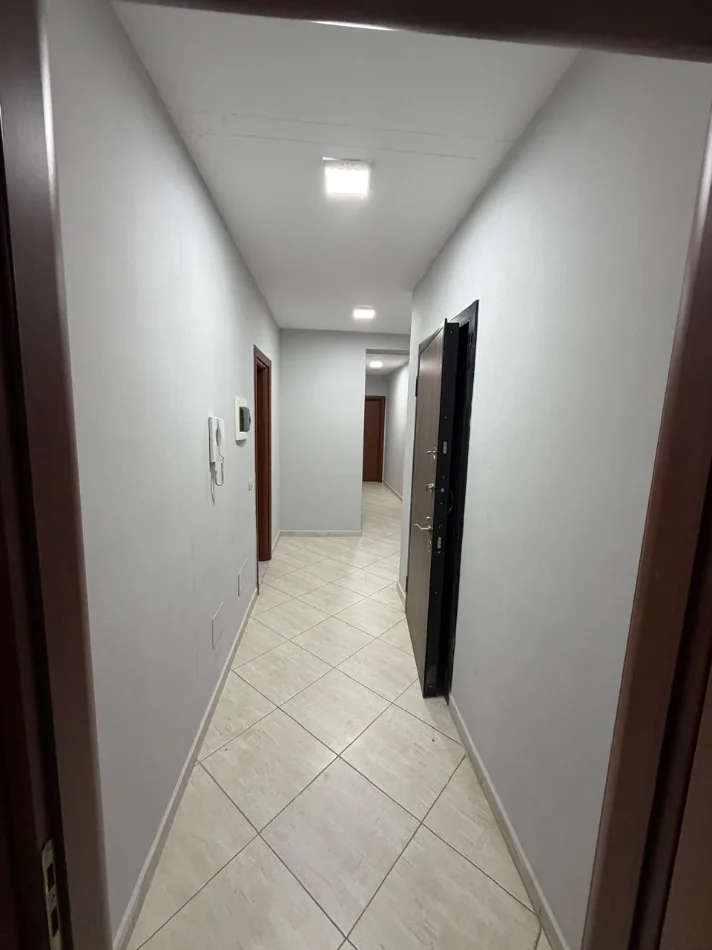 Tirane, jepet me qera Apartament 2+1 Kati 7, 107 m², Çmimi  70.000 Lekë të Reja, tek Kompleksi Gener, Rruga Jordan Misja Tiranë.