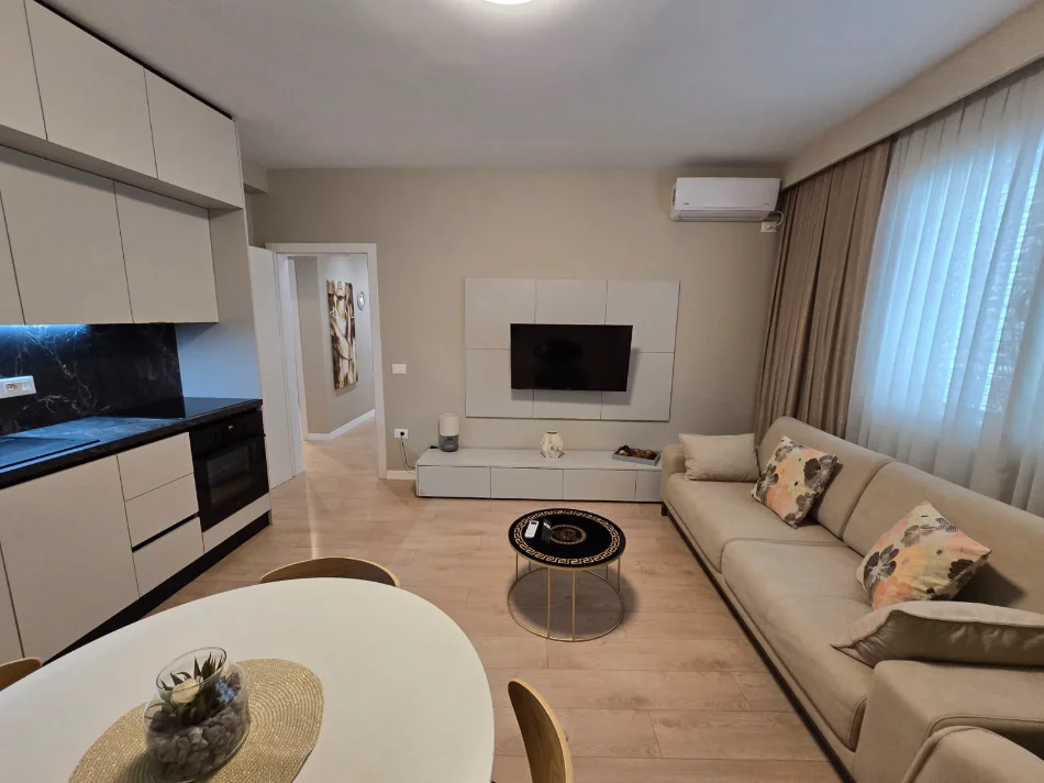Tirane, jepet me qera Apartament 2+1+Ballkon, Kati 5, 90 m² ,850 E, Qendër Tiranës,Rruga Kavajës, Tiranë.