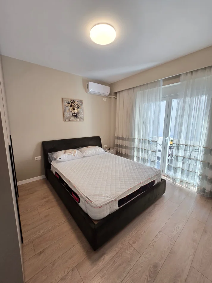 Tirane, jepet me qera Apartament 2+1+Ballkon, Kati 5, 90 m² ,850 E, Qendër Tiranës,Rruga Kavajës, Tiranë.