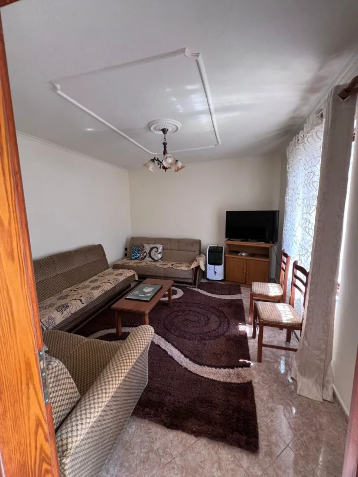 Tirane, jepet me qera apartament 1+1 Kati 1, 420 € (Jordan Misja)