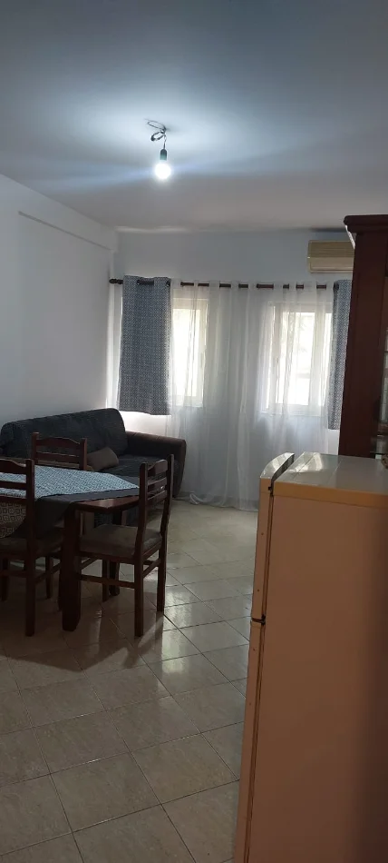 Tirane, jepet me qera apartament 1+1 Kati 2, 450 € (Prane Kesh)