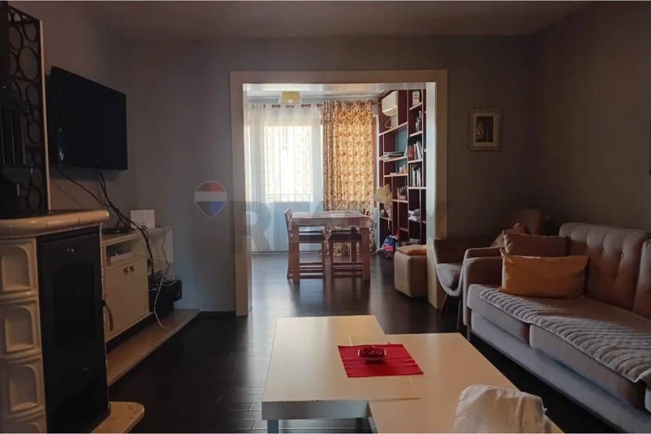 Apartament - Për Qira - Vila Gold, Tiranë