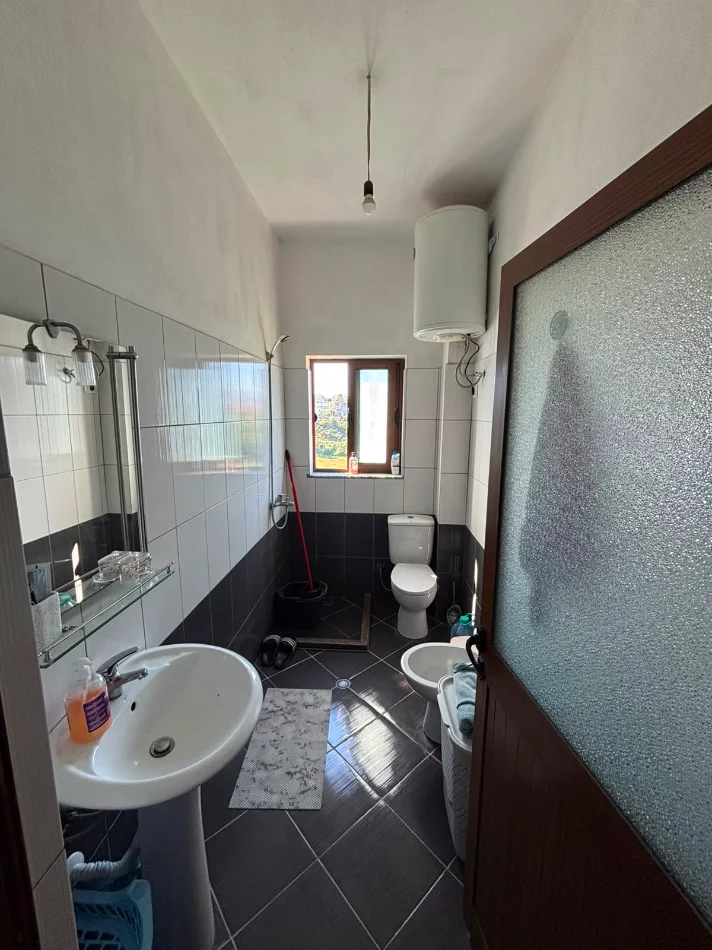 Tirane, jepet me qera apartament 1+1+Ballkon Kati 3, 75 m² 350 € (Rruga "Fuat Toptani" (Siper Vilave Gjermane ))