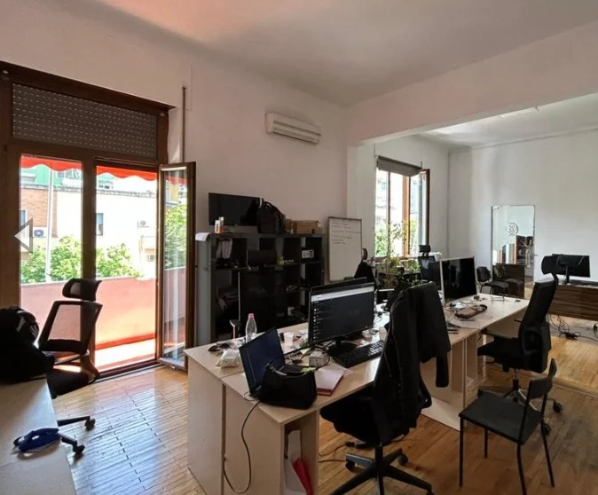 Tirane, jepet me qera apartament 4+1+Aneks+Ballkon , 1800 € bllok