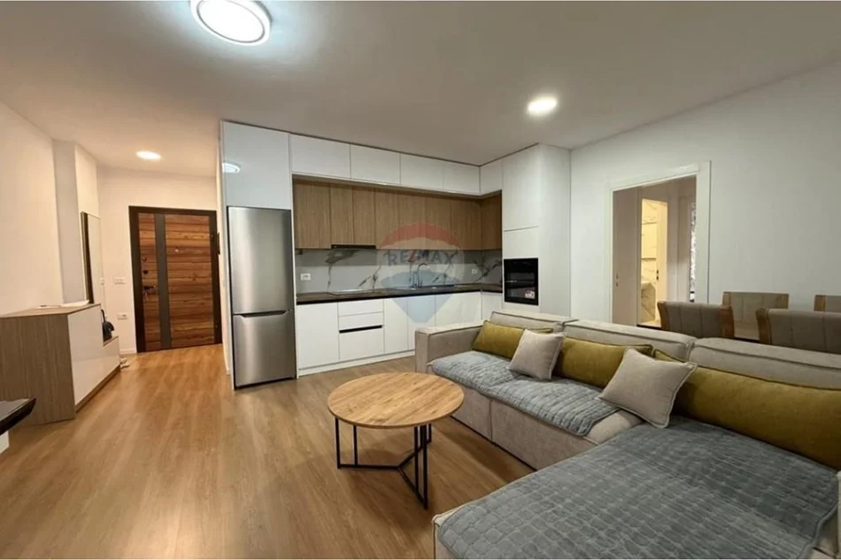 Apartament 2+1+2 Për Qira në Fresk