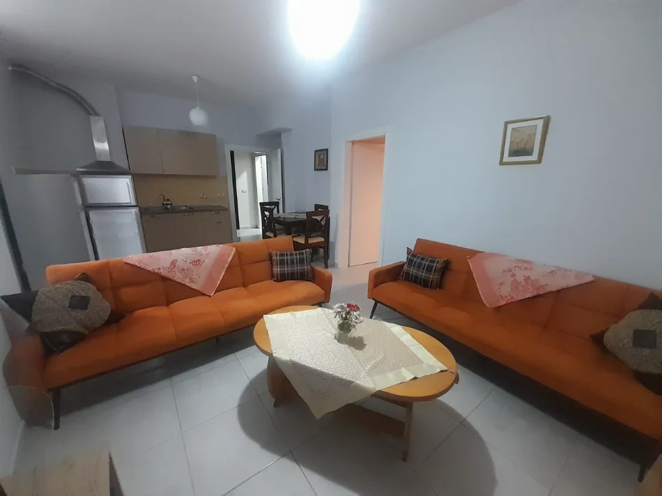 Tirane, jepet me qera Apartament 3+1+2 Tualete, Kati 2, 95 m², Çmimi 45.000 Lekë të Reja, (Pranë Resorant Freskut, Tiranë.)