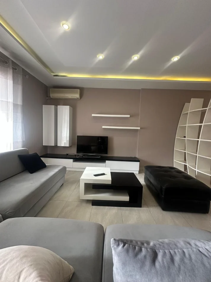 Tirane, jepet me qera apartament 2+1+Ballkon Kati 7, 90 m² 550 € 