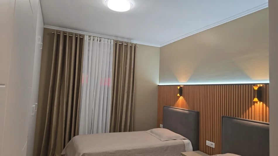 Tirane, jepet me qera apartament 2+1+Ballkon Kati 7, 90 m² 550 € 
