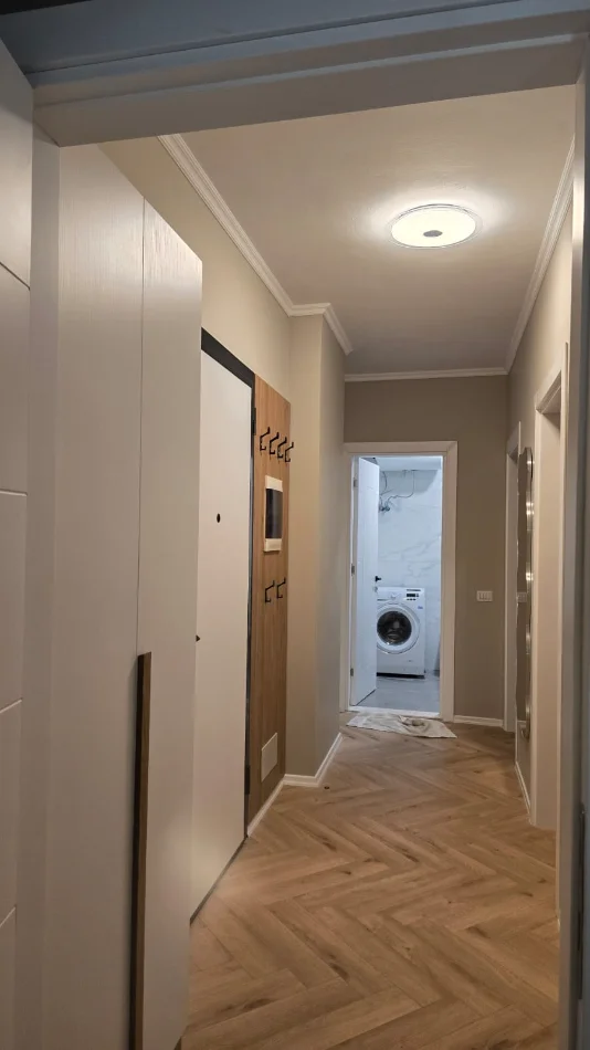 Tirane, jepet me qera apartament 2+1+Ballkon Kati 7, 90 m² 550 € 