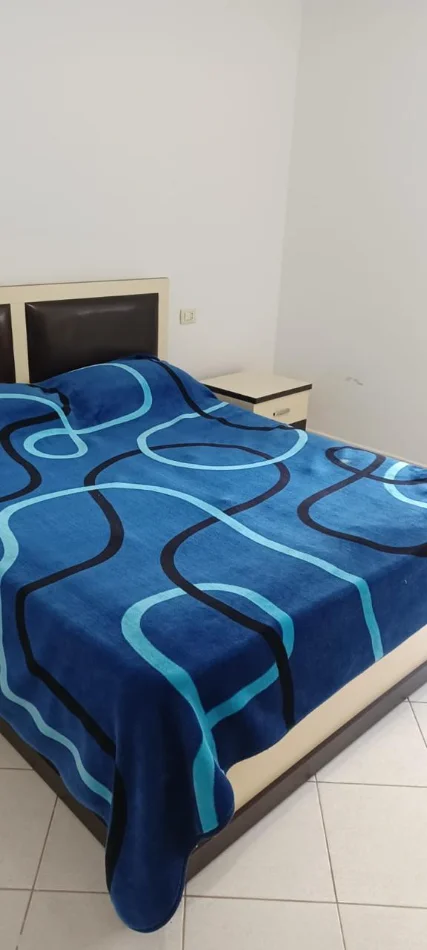 Tirane, jepet me qera Apartament 2+1, Mobiluar, Kati 4, Çmimi 40.000 Leke te Reja, në FRESK, Tiranë.