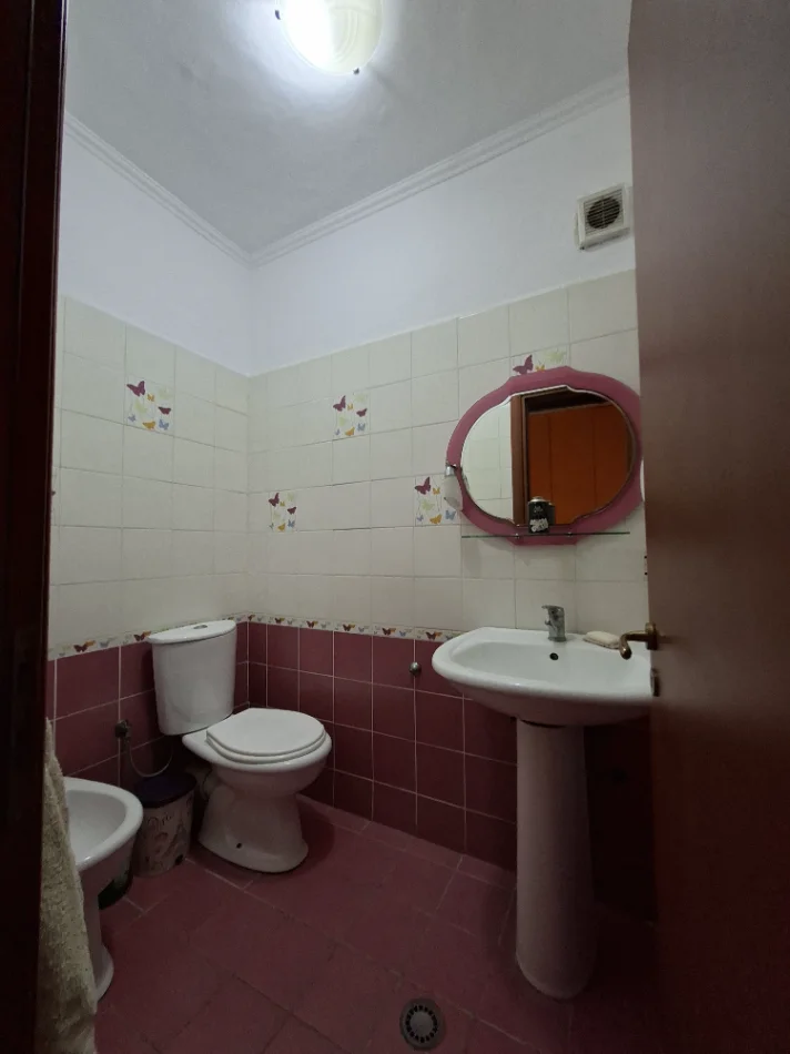 Tirane, shitet apartament 3+1+Aneks+Ballkon Kati 1, 135 m² 185.000 € (YZBERISHT)