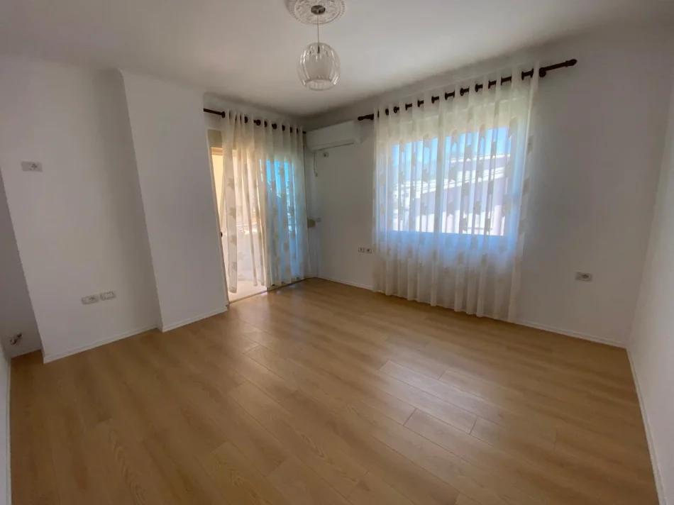 Tirane, shitet apartament 2+1+Ballkon Kati 2, 74 m² 142.002 € (Fresk)