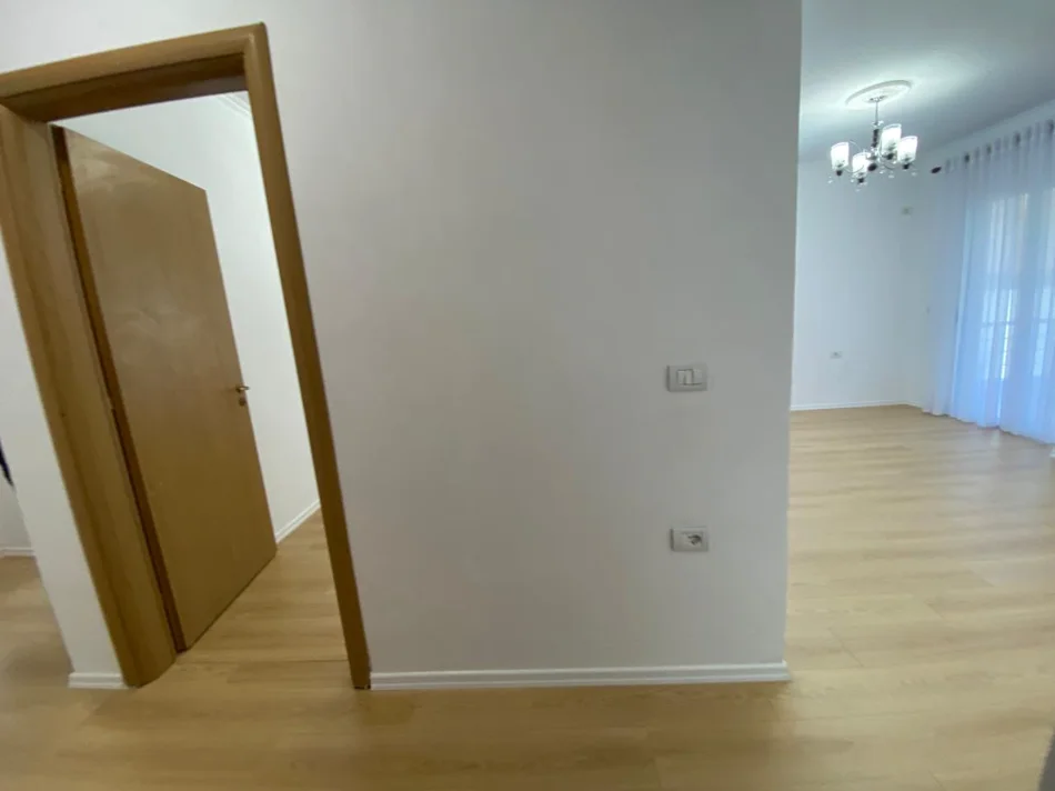 Tirane, shitet apartament 2+1+Ballkon Kati 2, 74 m² 142.002 € (Fresk)