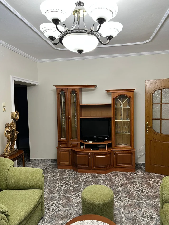 Tirane, jepet me qera apartament 2+1+Ballkon Kati 1, 110 m² 500 € (Rruga bardhyl)