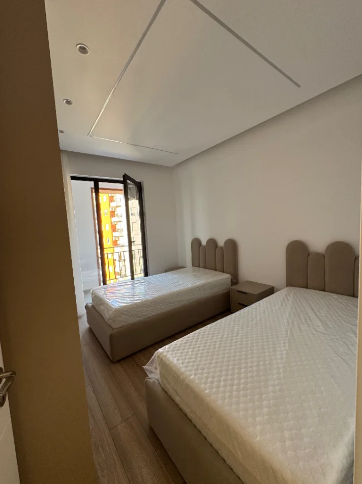 Tirane, Liste me oferta apartament 2+1+Ballkon Kati 6, 110 m² 