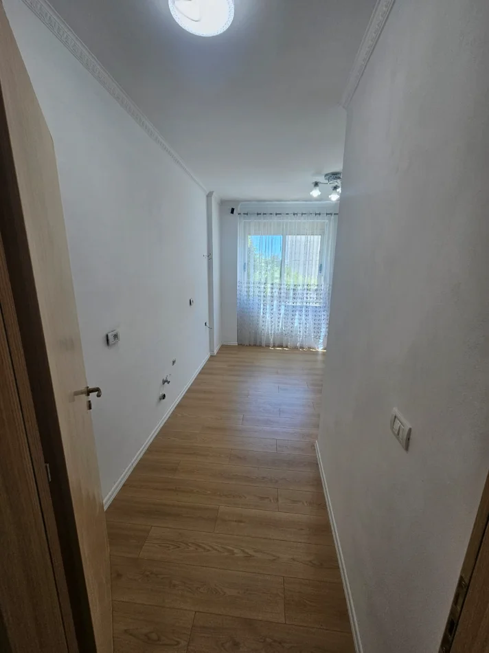 Tirane, shitet apartament 2+1+Ballkon Kati 2, 74 m² 