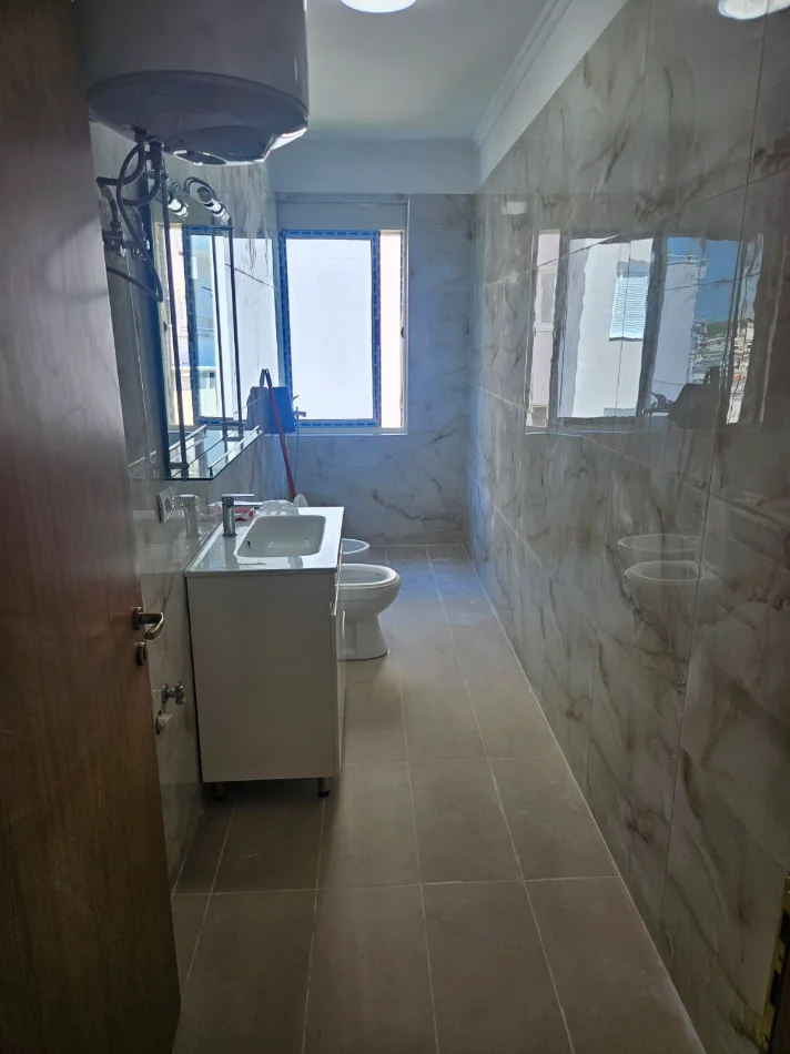 Tirane, shitet apartament 2+1+Ballkon Kati 2, 74 m² 