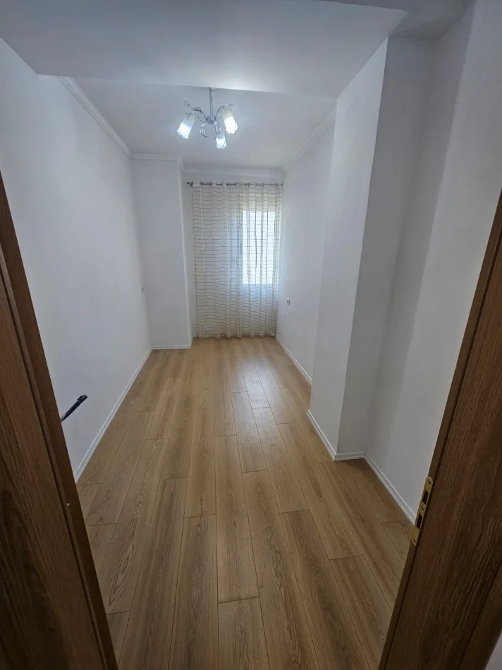 Tirane, shitet apartament 2+1+Ballkon Kati 2, 74 m² 