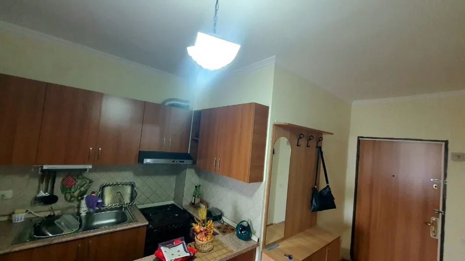 Tirane, jepet me qera Apartament 1+1 Kati 8, 40 m²,Çmimi  35.000 Lekë të Reja, Pranë Concord Center, tek 5 Maj, Tiranë.