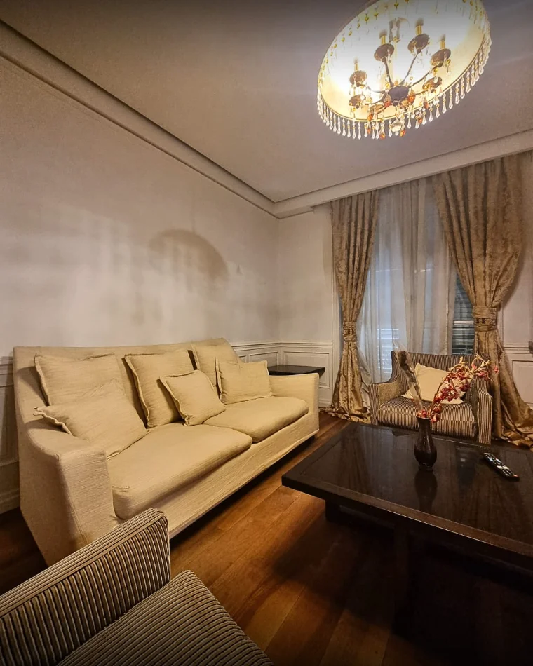 Tirane, jepet me qera apartament 1+1+Ballkon Kati 2, 70 m² 601 € 