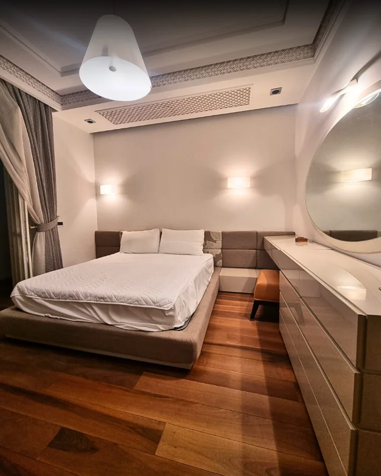 Tirane, jepet me qera apartament 1+1+Ballkon Kati 2, 70 m² 601 € 
