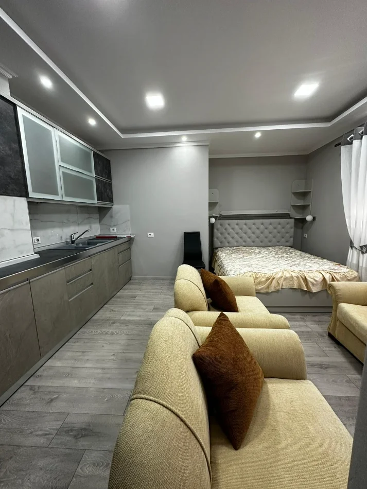 Tirane, jepet me qera Garsioner, Mobiluar,Kati 6,Çmimi  35.000 Lekë të Reja,tek Casa Italia, Terminali, Tiranë.