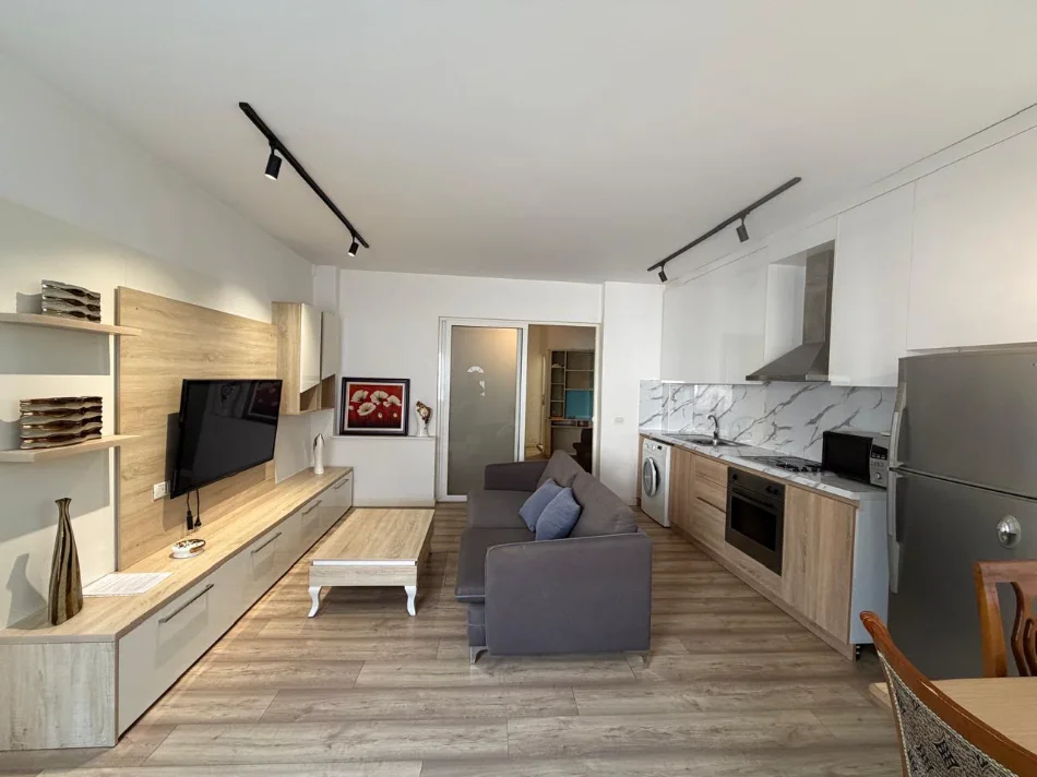 Tirane, jepet me qera Apartament 1+1 Kati 1, 65 m²,Çmimi 48.000 Lekë të Reja, (Rruga Barrikadave,Tiranë.)