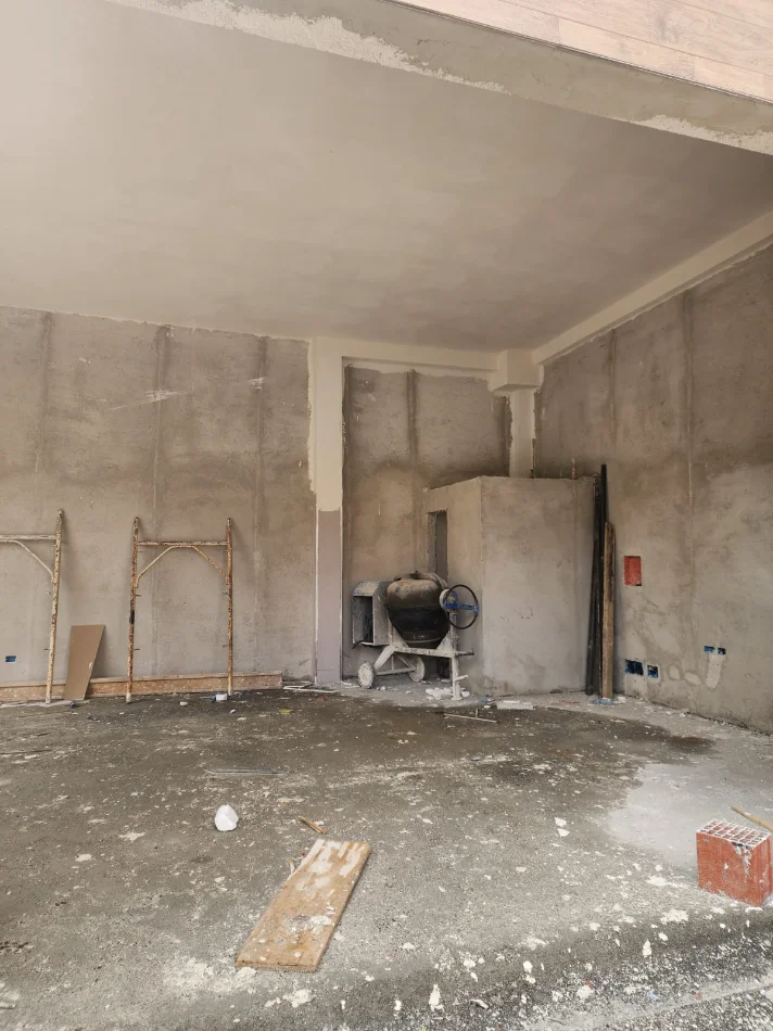 Tirane, Liste me oferta dyqan Kati 0, 32 m² 