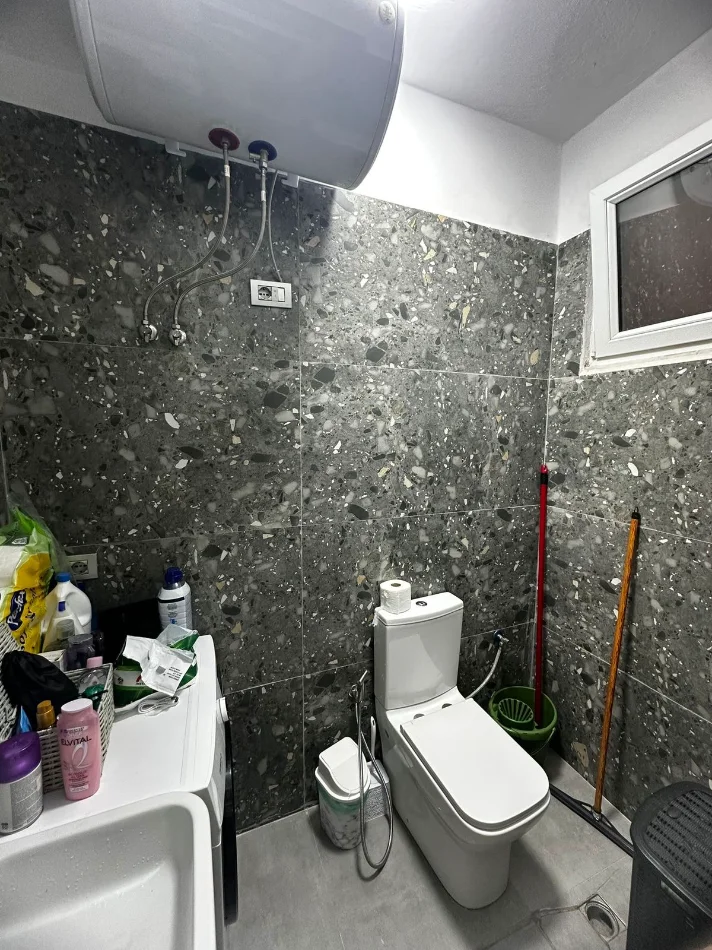 Tirane, jepet me qera Apartament 1+1 Kati 3, 60 m²,Çmimi  50.000 Lekë të Reja,(Rruga Arkitekt Sinani, Brryl, Tiranë.)