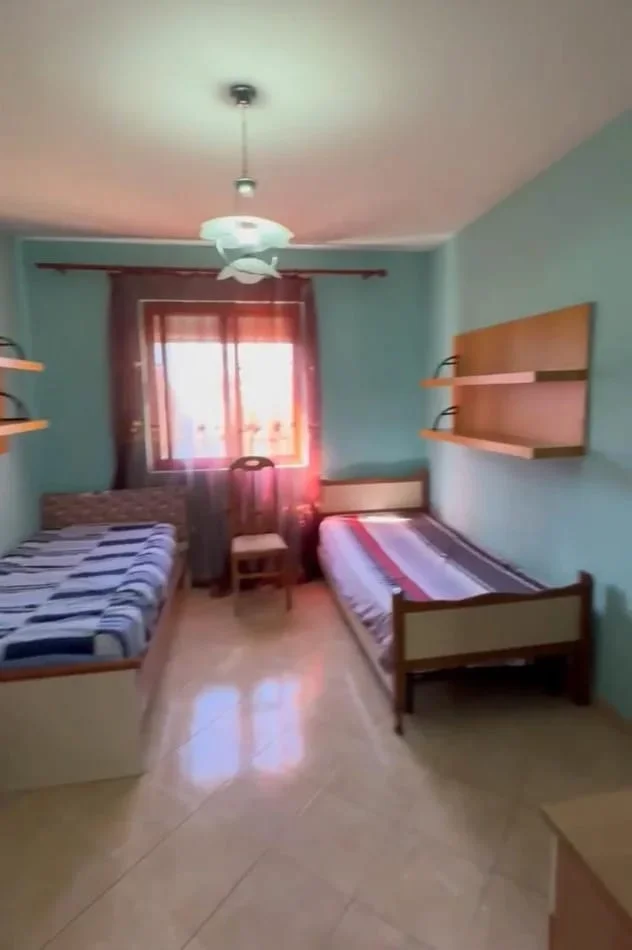 Tirane, jepet me qera Apartament 2+1 Kati 4, 75 m² 500 € (Përball Maternitetit të Ri,BRRYL, Tiranë)