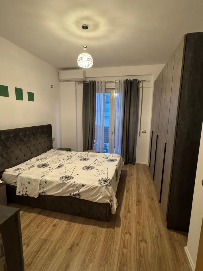 Tirane, jepet me qera Apartament 1+1 Kati 5, 88m² ,600 € tek Liqeni i Thatë, Tiranë.