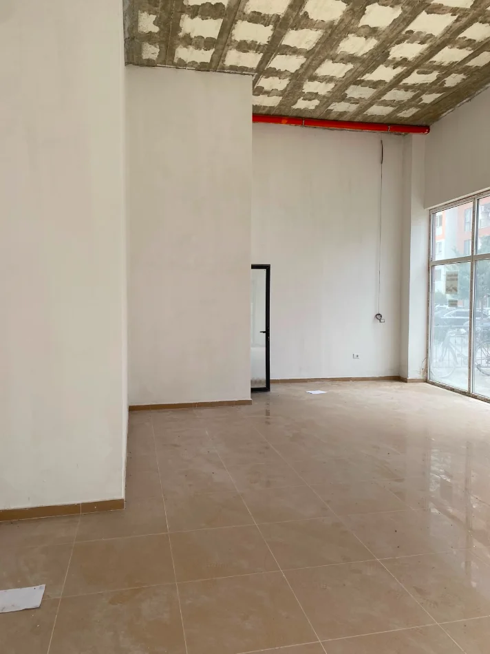Tirane, jepet me qera ambjent biznesi Kati 0, 45 m² 1.500 € (Bulevardi i ri)