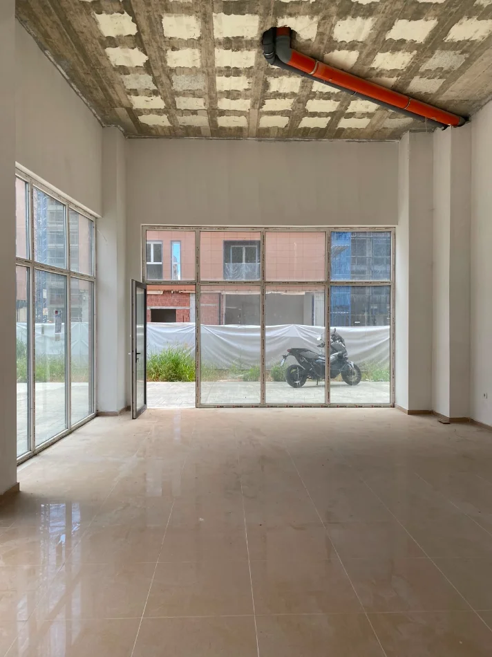 Tirane, jepet me qera ambjent biznesi Kati 0, 45 m² 1.500 € (Bulevardi i ri)