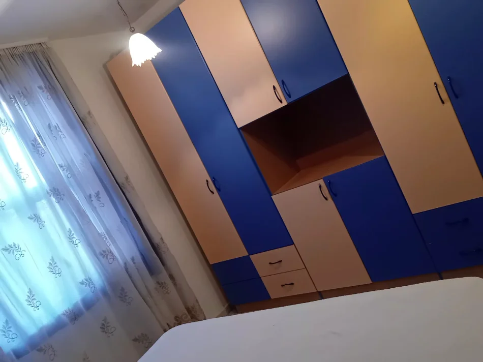 Tirane, jepet me qera apartament 1+1+Aneks+Ballkon Kati 3, 70 m² 295 € (Rruga Mihal Grameno)