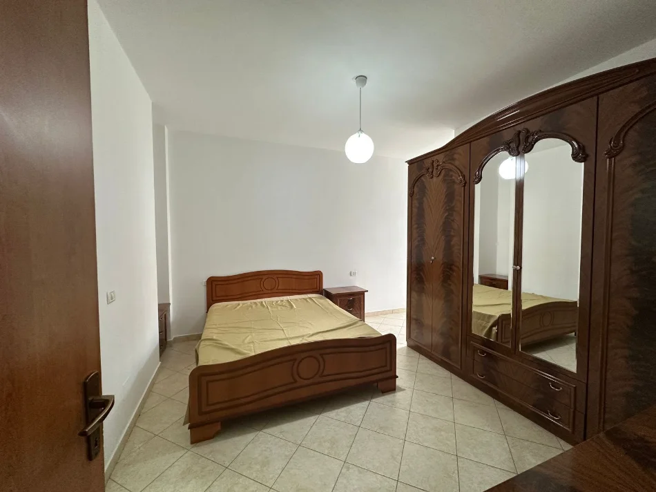 Tirane, jepet me qera apartament 3+1+Aneks+Ballkon Kati 5, 120 m² 600 € 