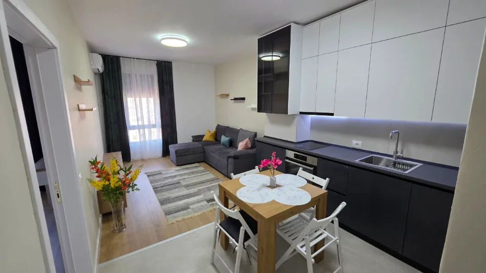 ****Tirane, Me Qera 1+1, 60 m² 550 € (***Pronari****)