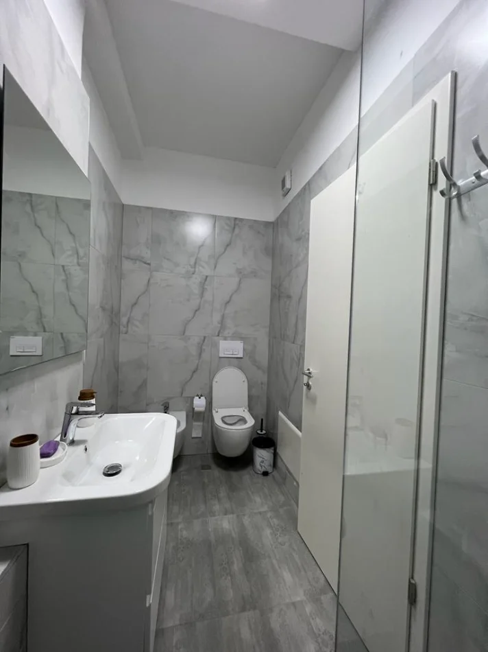 Tirane, jepet me qera apartament , 