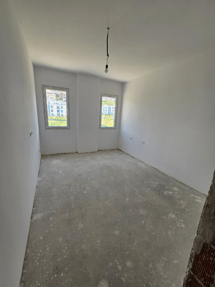 Tirane, shitet apartament 2+1+Ballkon , 89 m² 142.000 € (Muraga, Fresk)