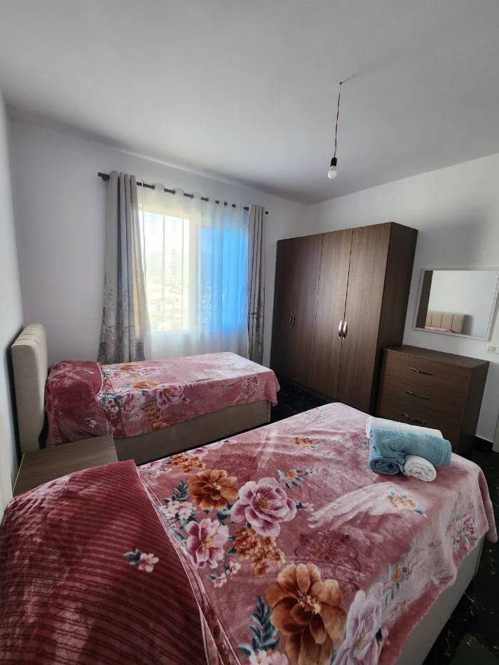 Tirane, jepet me qera apartament 2+1+Aneks+Ballkon Kati 5,,PALLAT ME ASHENSOR 8 KATESH,SIPERFAQE 104 m² ,ÇMIMI 450 MIJË/MUAJ