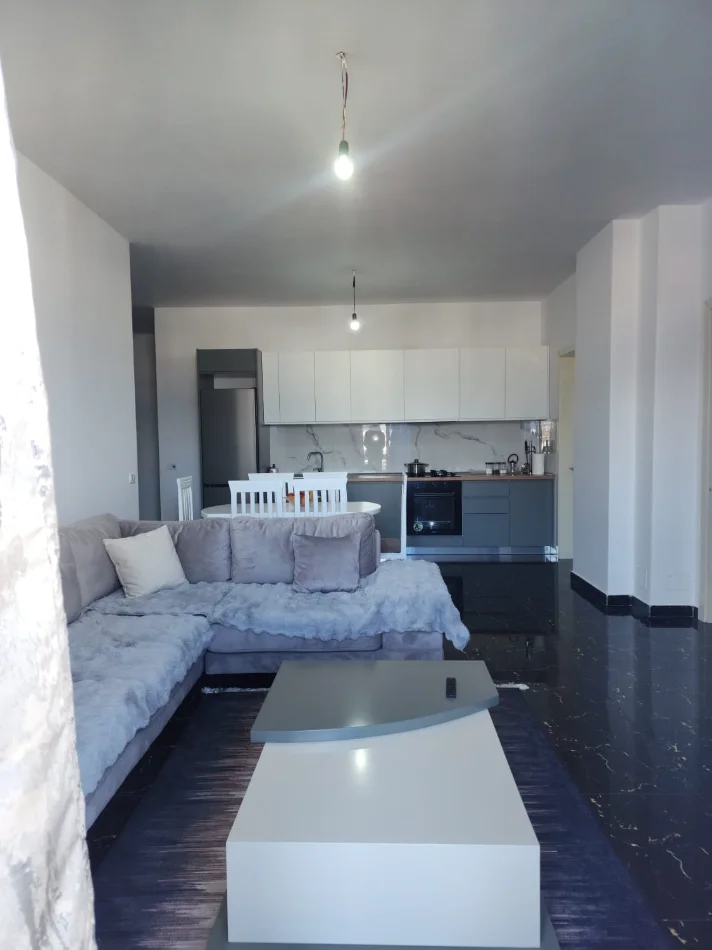 Tirane, jepet me qera apartament 2+1+Aneks+Ballkon Kati 5,,PALLAT ME ASHENSOR 8 KATESH,SIPERFAQE 104 m² ,ÇMIMI 450 MIJË/MUAJ