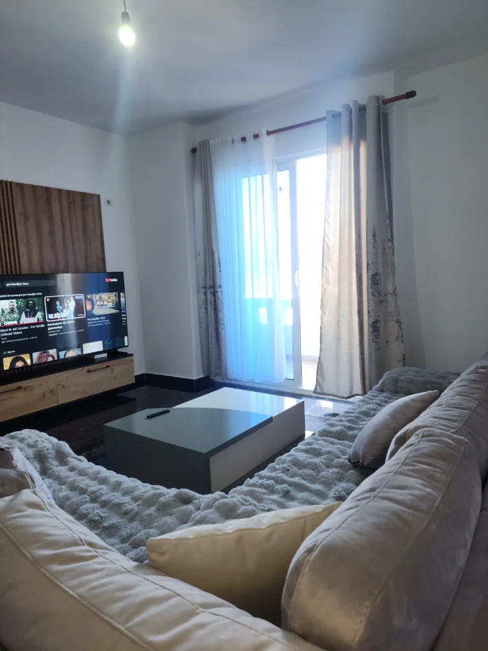 Tirane, jepet me qera apartament 2+1+Aneks+Ballkon Kati 5,,PALLAT ME ASHENSOR 8 KATESH,SIPERFAQE 104 m² ,ÇMIMI 450 MIJË/MUAJ