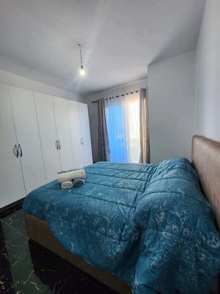 Tirane, jepet me qera apartament 2+1+Aneks+Ballkon Kati 5,,PALLAT ME ASHENSOR 8 KATESH,SIPERFAQE 104 m² ,ÇMIMI 450 MIJË/MUAJ